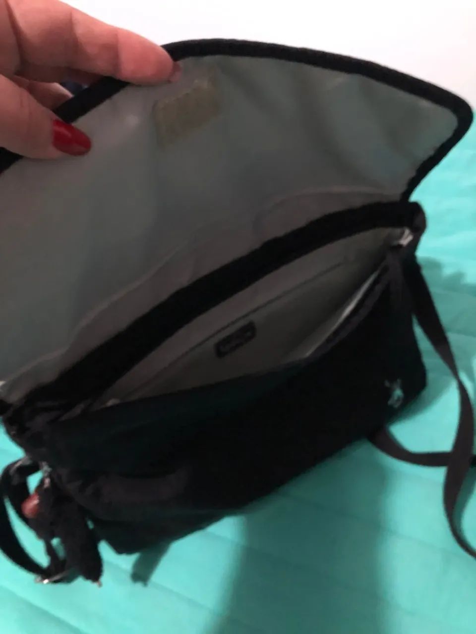 BOLSA KIPLING PRETA COM DIVISÓRIAS CABE IPAD  TABLET  - Foto 4