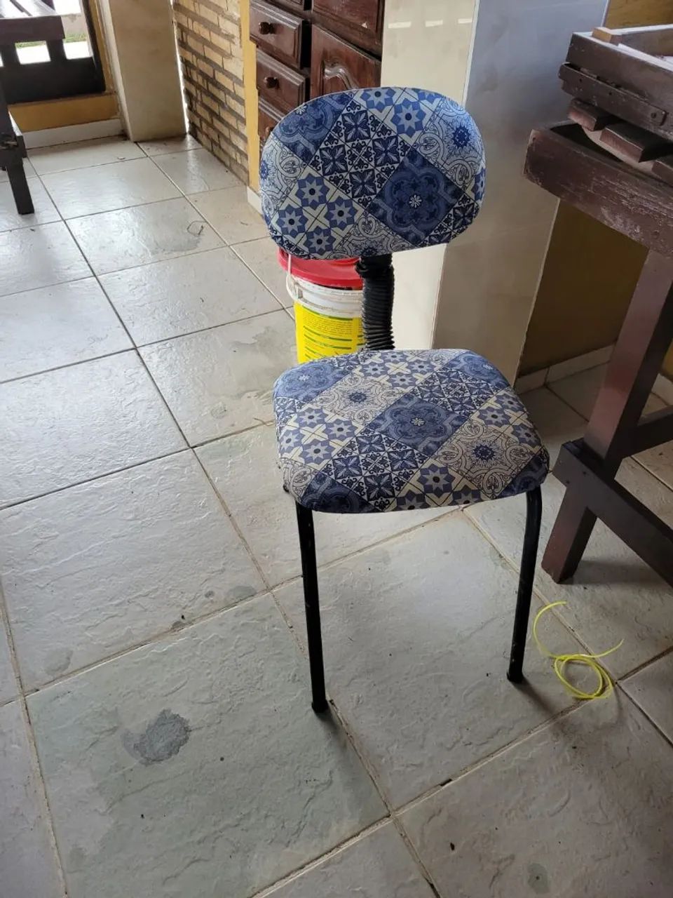 Escrivaninha Azul Simples e Funcional - Foto 2