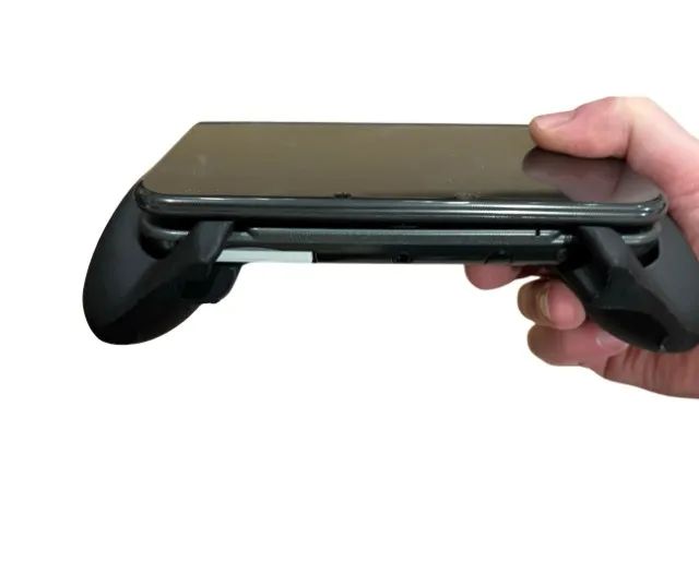 Grip Ergonômico Compatível com Nintendo 3DS X - Preto ou Branco - Foto 2