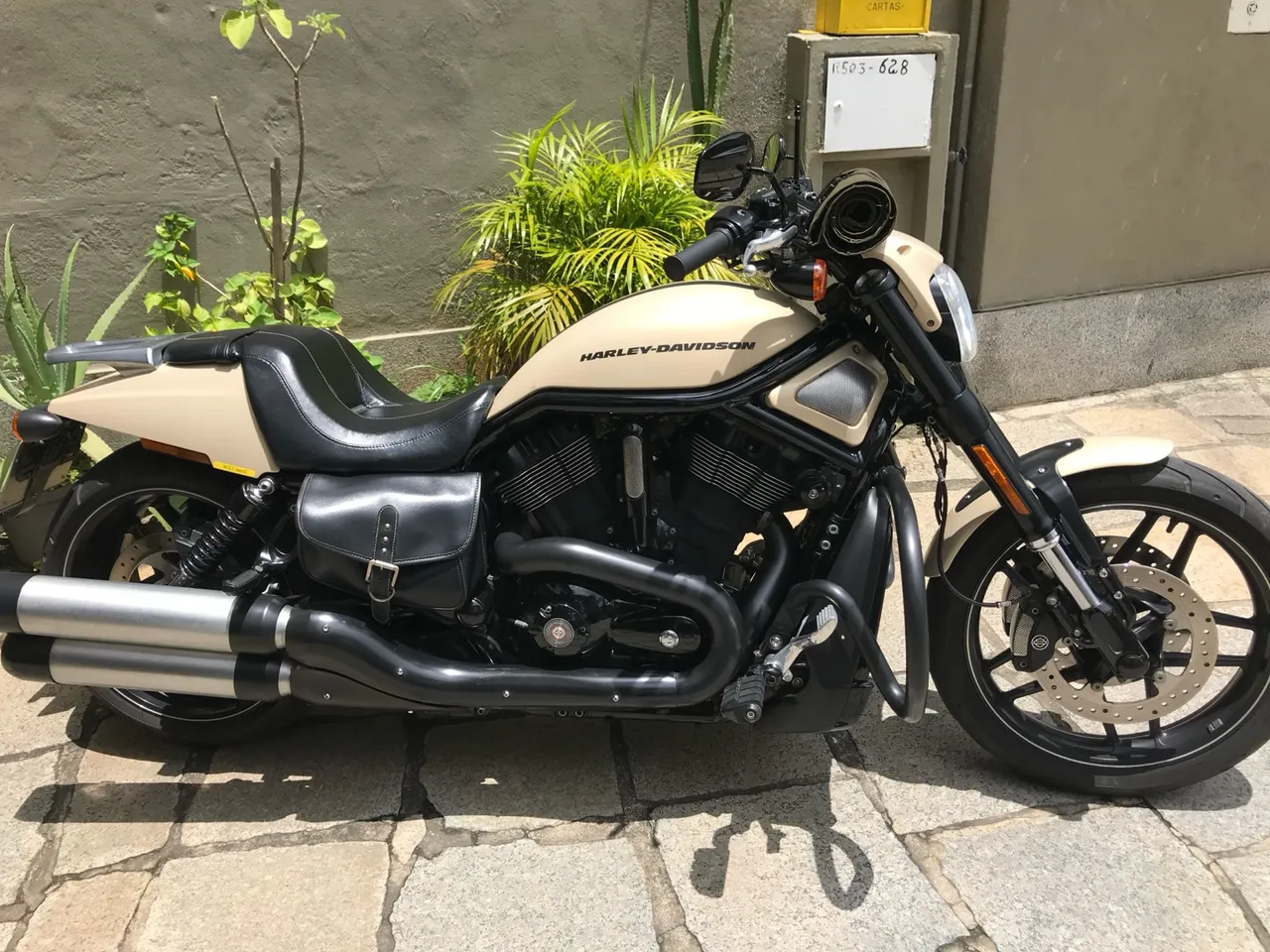HARLEY DAVIDSON Leyenda viva スペイン 713567296838970.webp