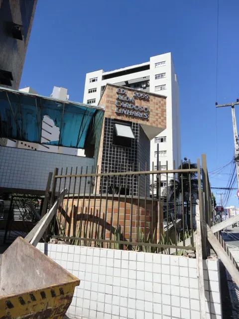 Ótima localização, 03 quartos (Sendo 02 suítes com armários e 01 dormitório), varanda na s - Foto 2