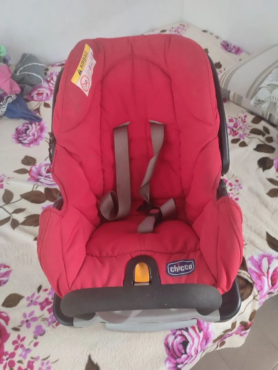 Cadeirinha Bebê Conforto Chicco com base 