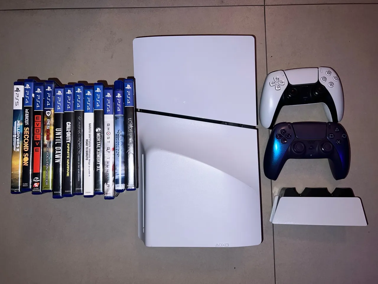 Vendo PlayStation 5 Slim mídia física com 2 controles e jogos