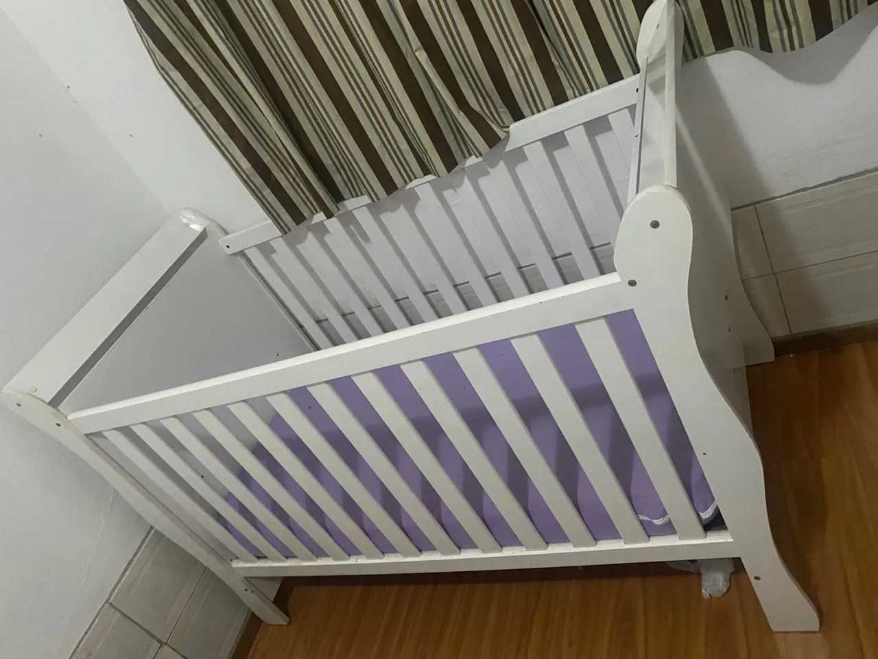 Berço Branco com Detalhes Arredondados grão de gente 