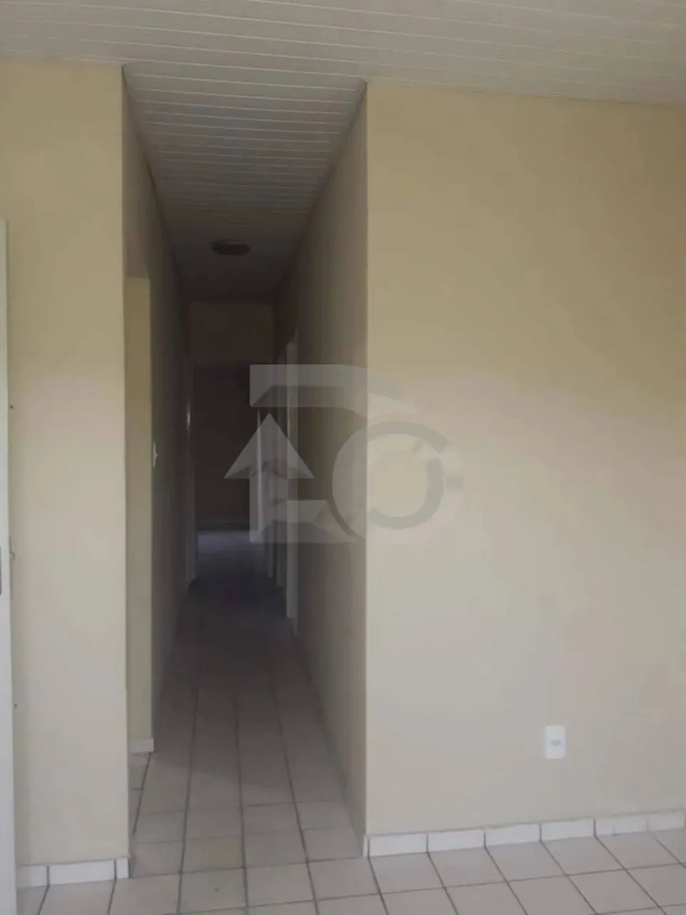 Casa no Bairro Aruana com 3 Quartos, Quintal e Área de Serviço.