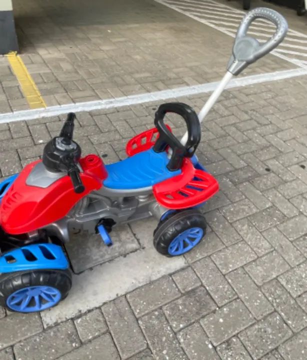Vendo carrinho de passeio quadriciclo infantil 