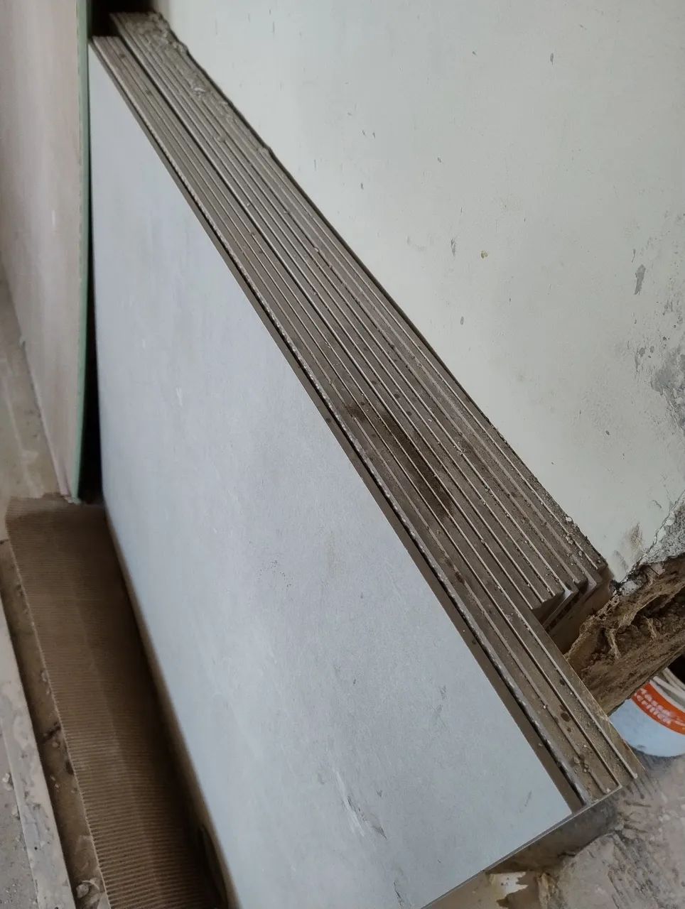 Porcelanato retificado AC cinza claro 100x100 novo - Foto 3