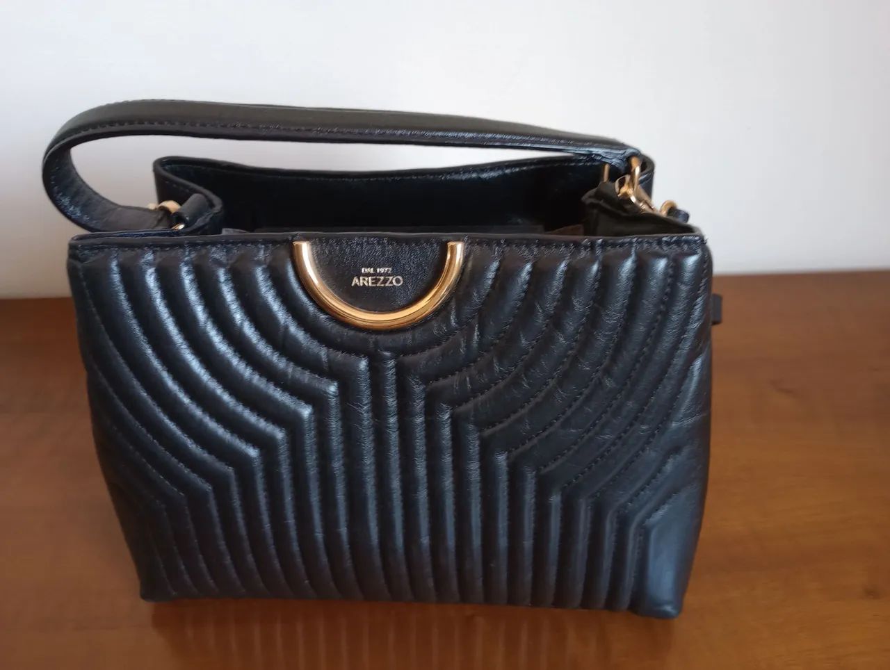Bolsa Arezzo Couro Preta Média Nova - Foto 4