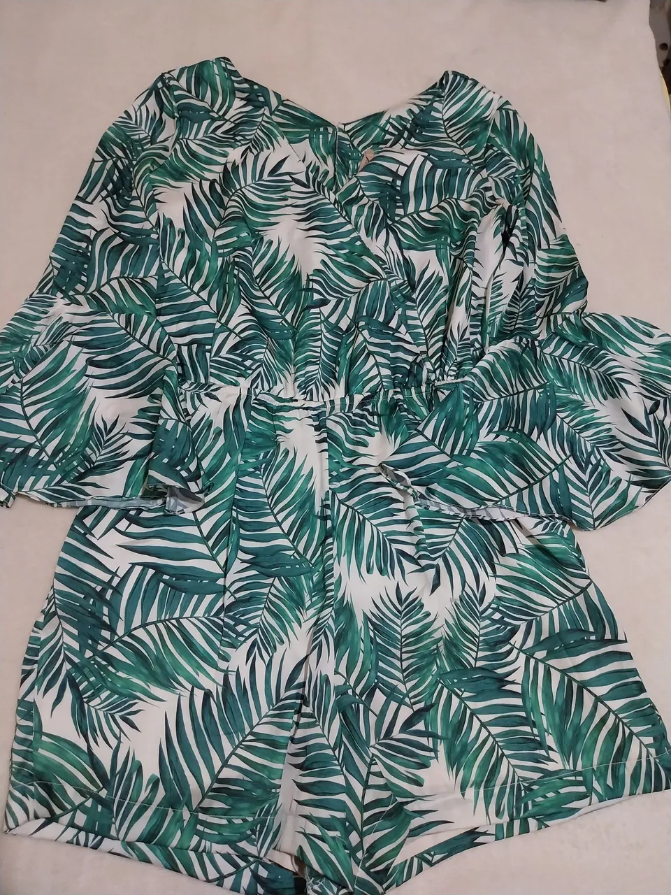 Macacão Feminino Estampa Tropical - Perfeito para o Verão!