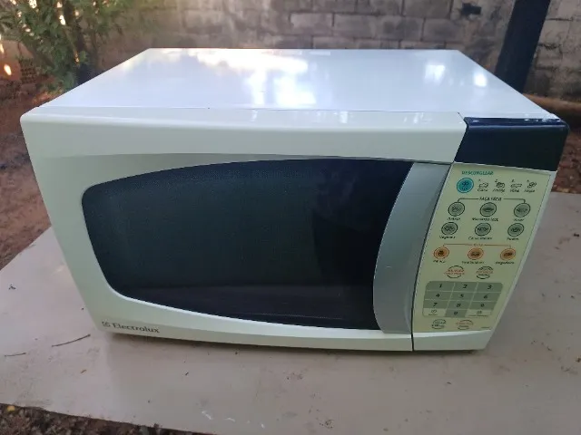 Microondas Electrolux 20L Funcionando Completo