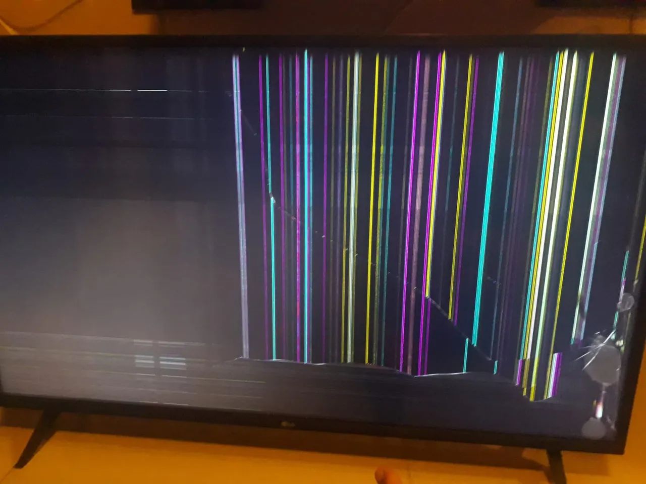 Vendo tv smart 43 polegadas LG para retirar peças 