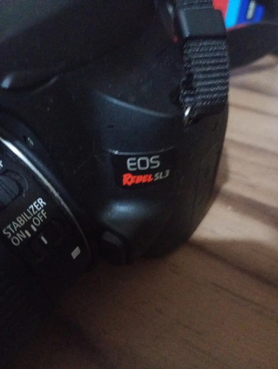 Câmera Digital Canon EOS Rebel SL3 DSLR 24.1 MP Vídeo 4K LCD 3.0