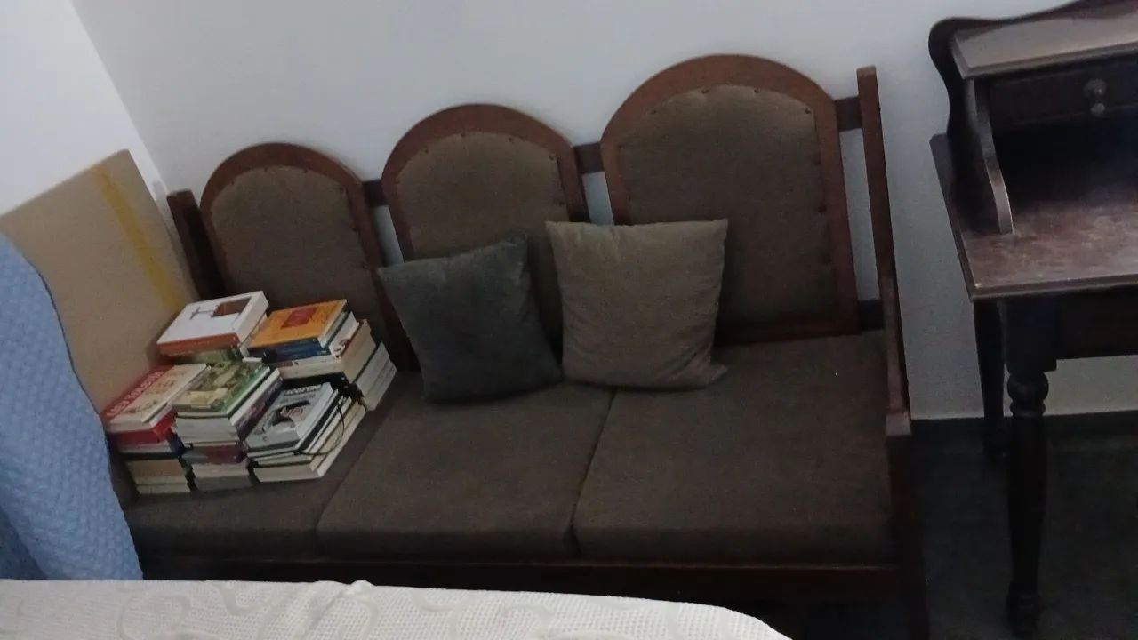 Sofa de madeira macica
