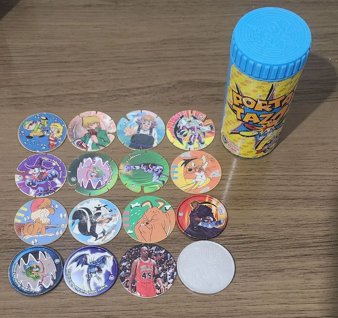 Lote de tazos e porta tazo - Hobbies e coleções - Campo Grande