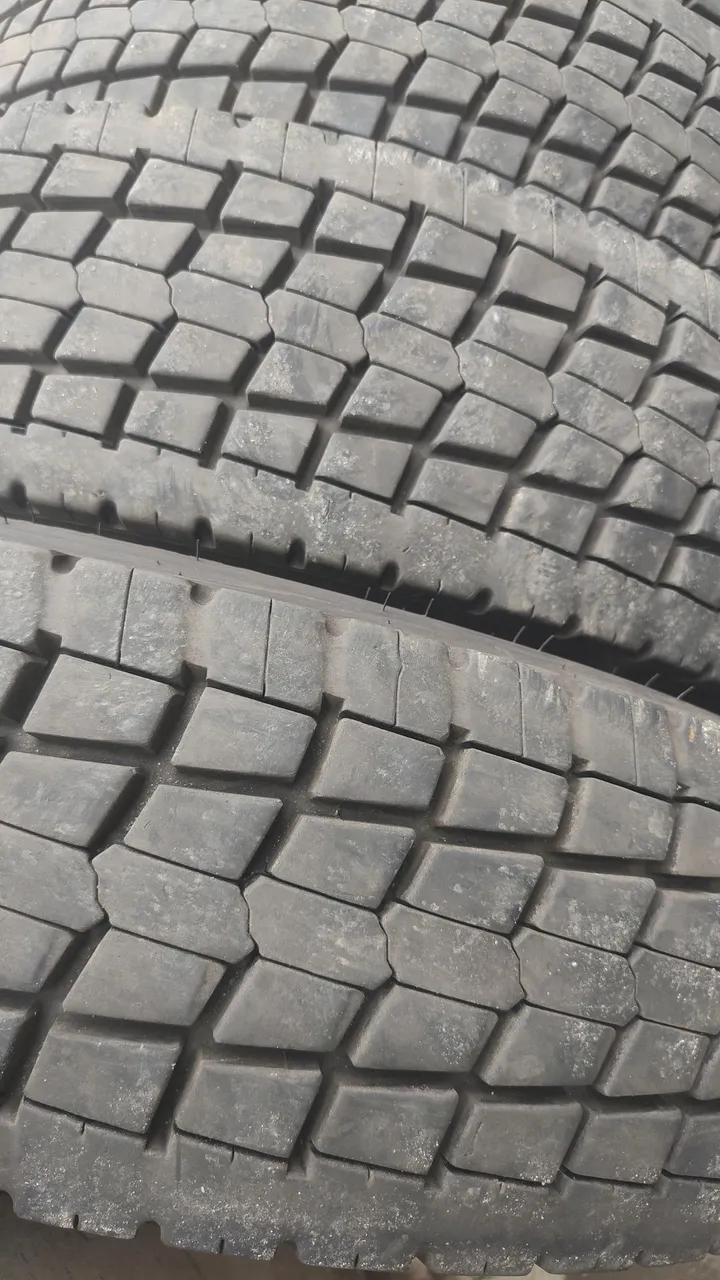 4 pneus 275/80/22'5 Goodyear Kelly tração a venda