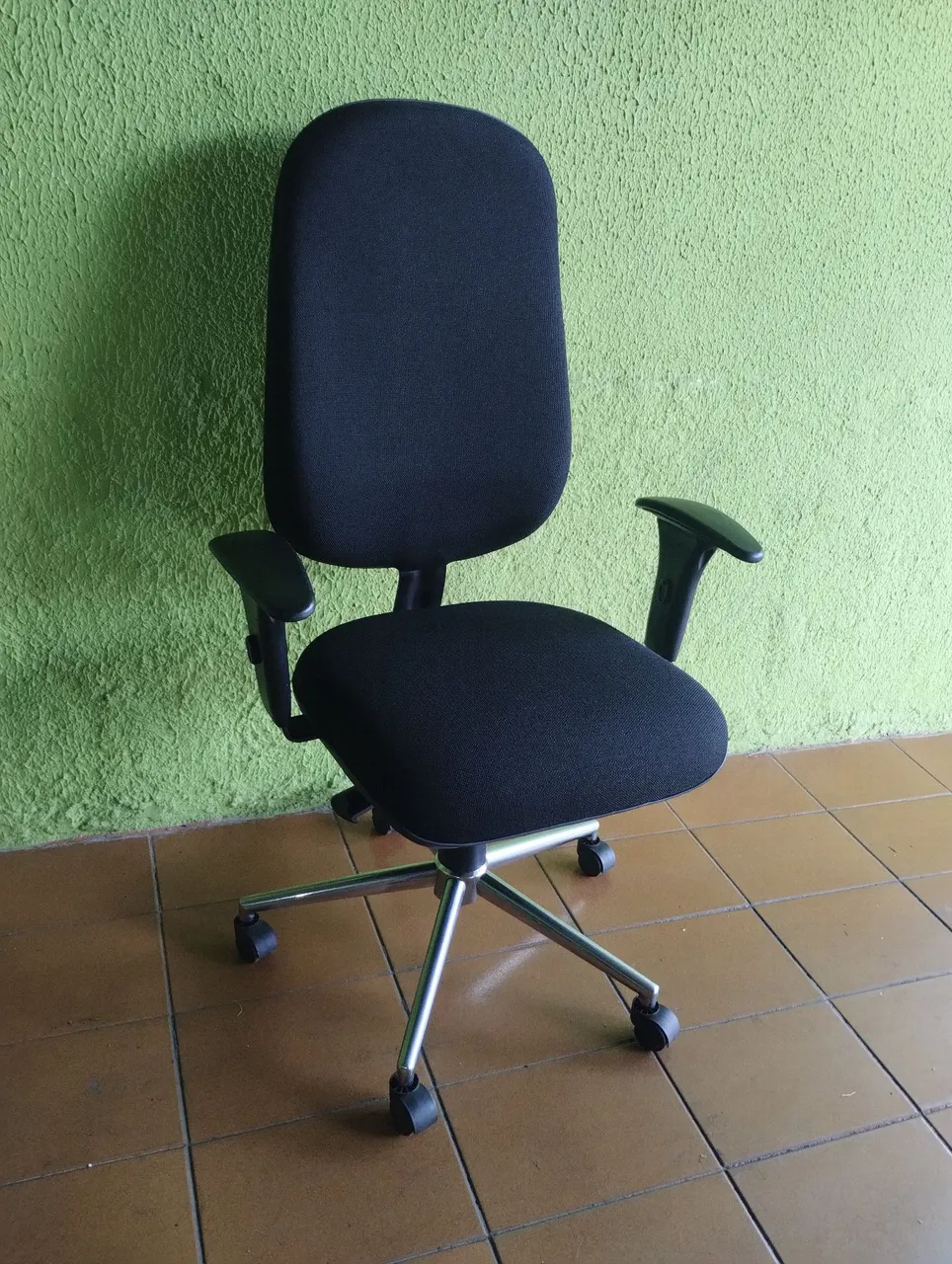 Cadeira de Escritório presidente giratória preta