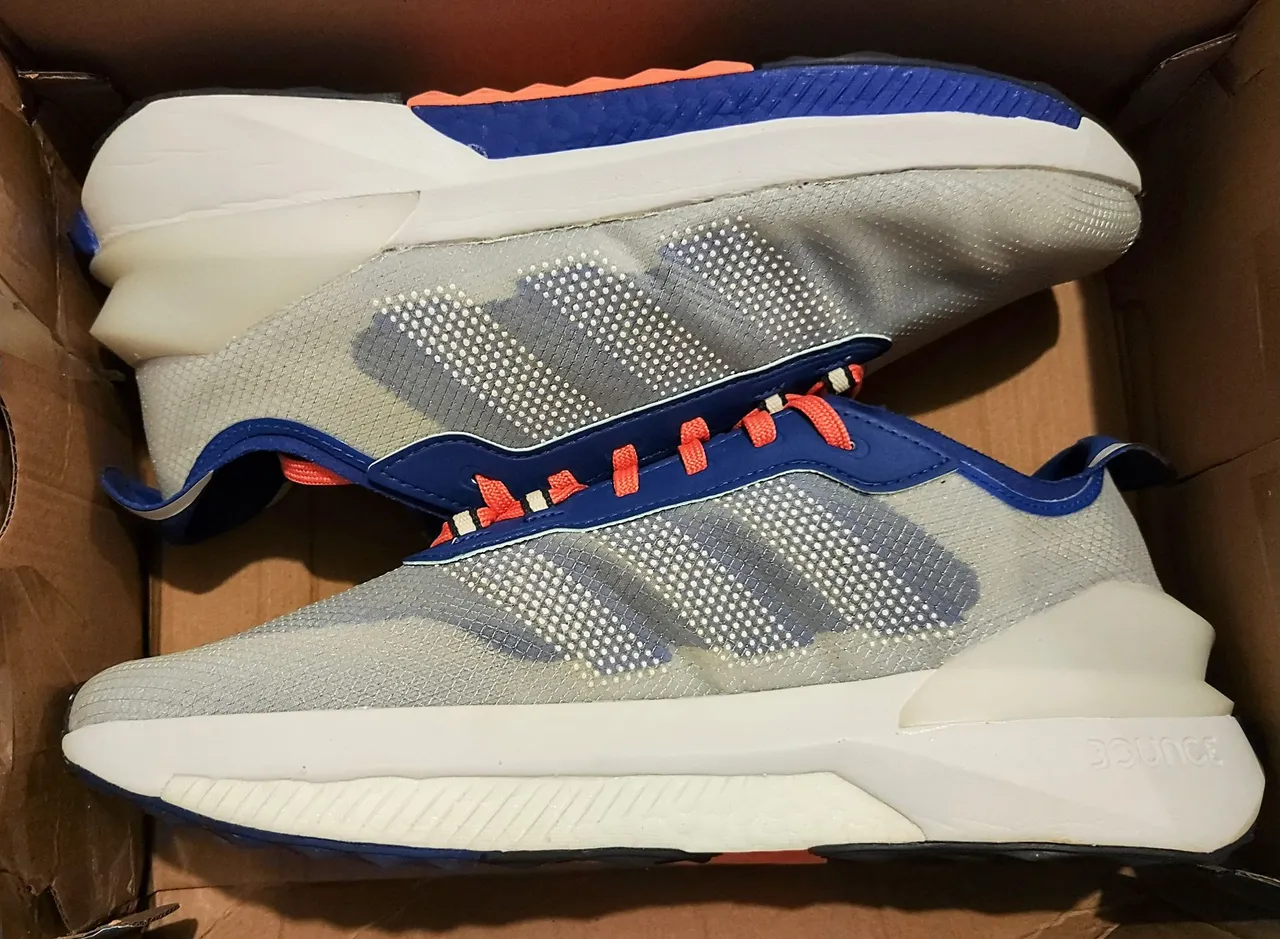 Tênis Adidas Avryn - tam. 42