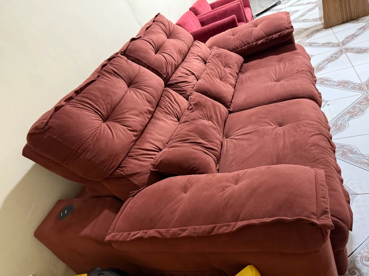 Three-seat sofa64385922338689123