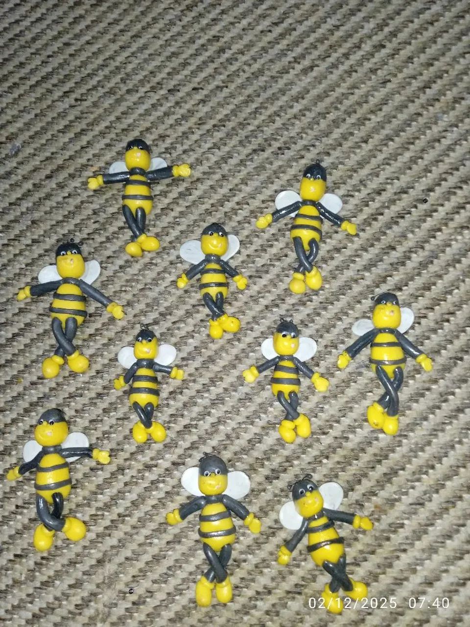Abelhinhas em biscuit. Kit com dez peças. Em média com 8cm.
