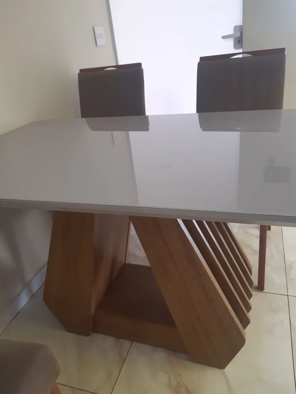 Mesa de Jantar Moderna com 4 Cadeiras - Foto 2