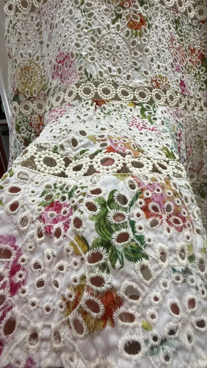 vestido floral bordado em laise com forro - Foto 4