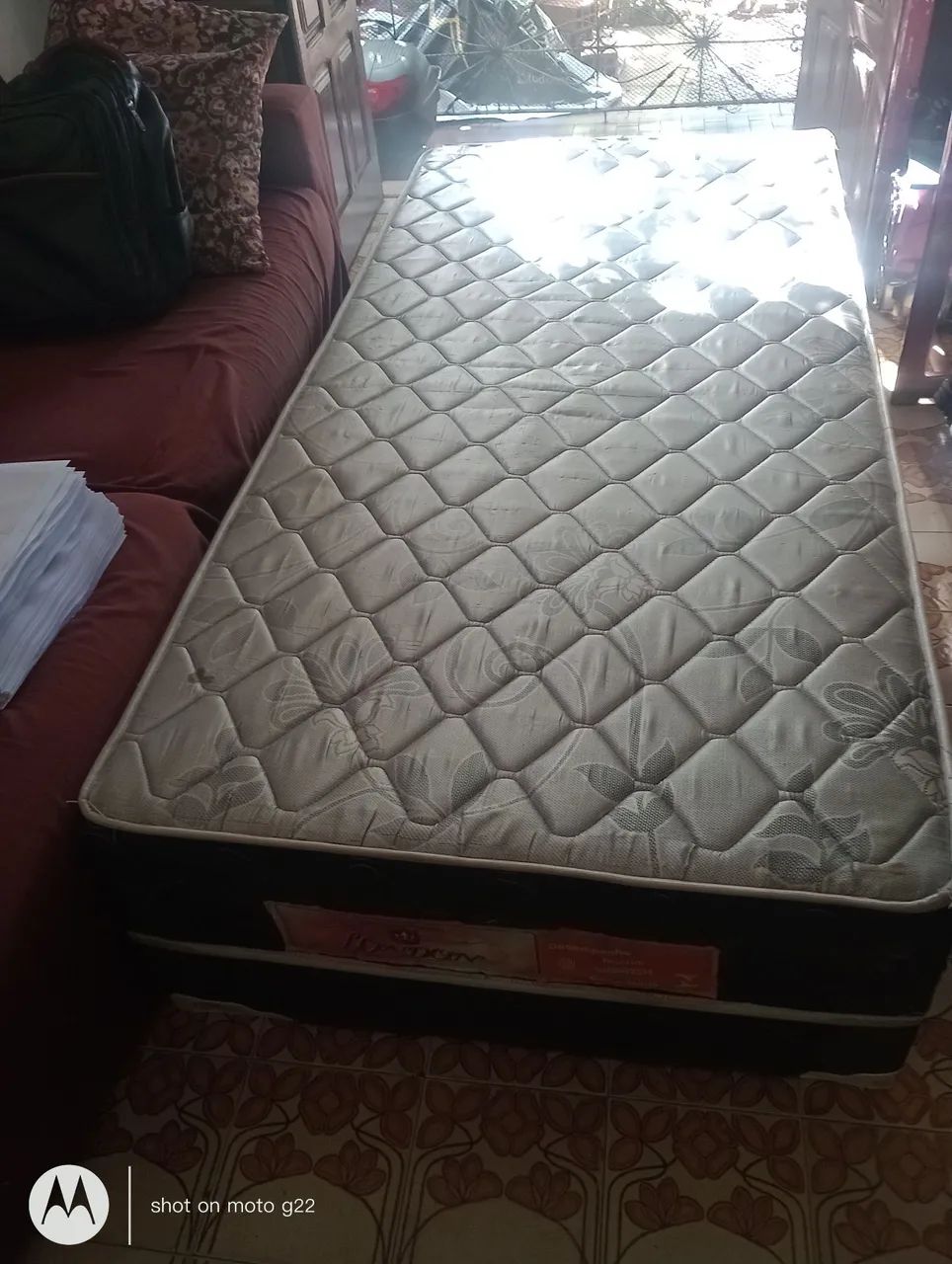 Vende se uma... BICAMA,  de solteiro.