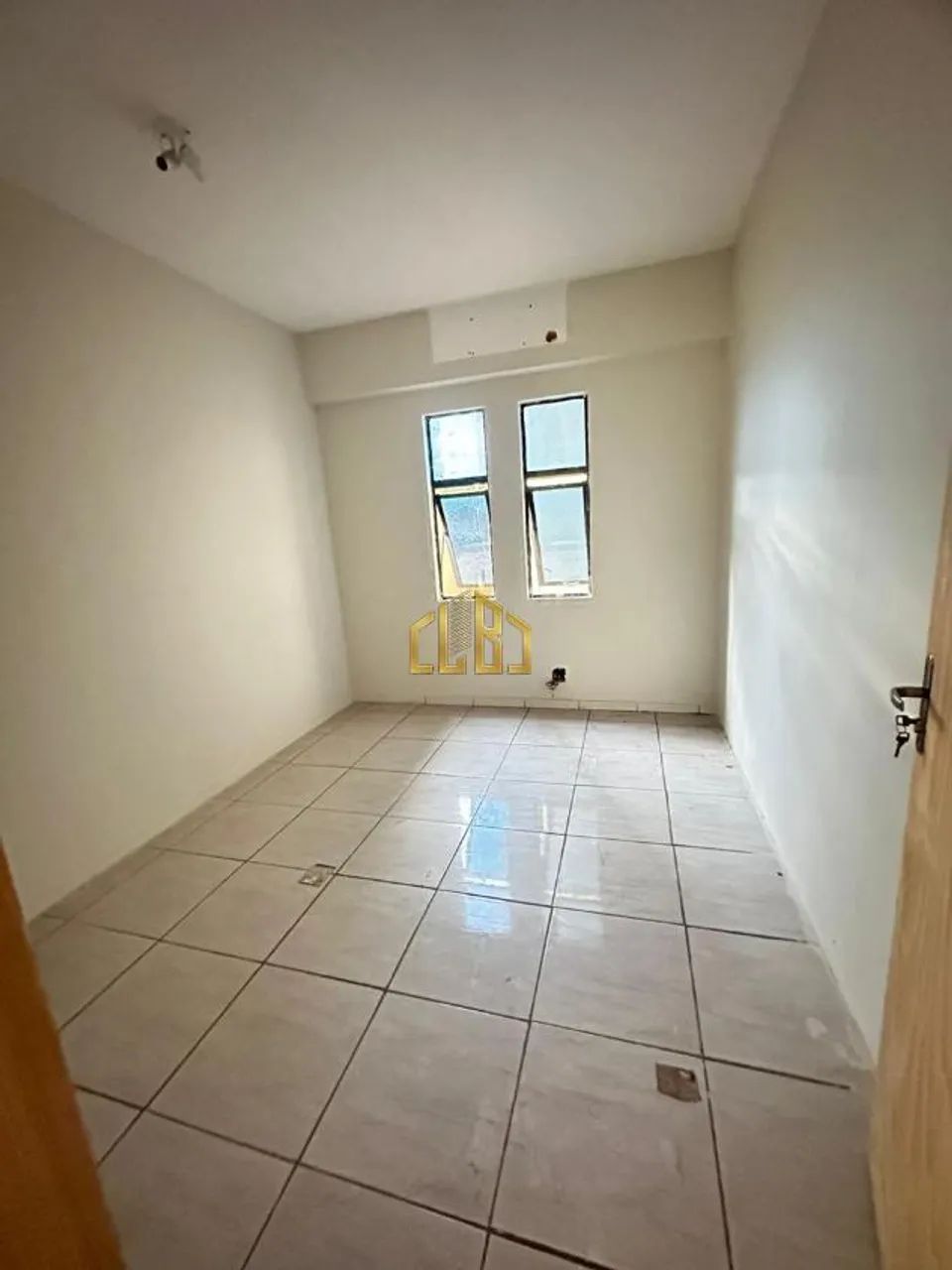 Excelente Sala Comercial a venda no Centro Empresarial de Várzea Grande Centro da cidade e - Foto 4
