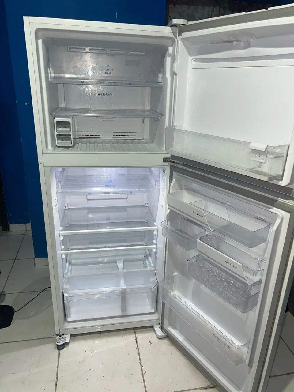Vendo geladeira funcionando perfeitamente frost free - Foto 2