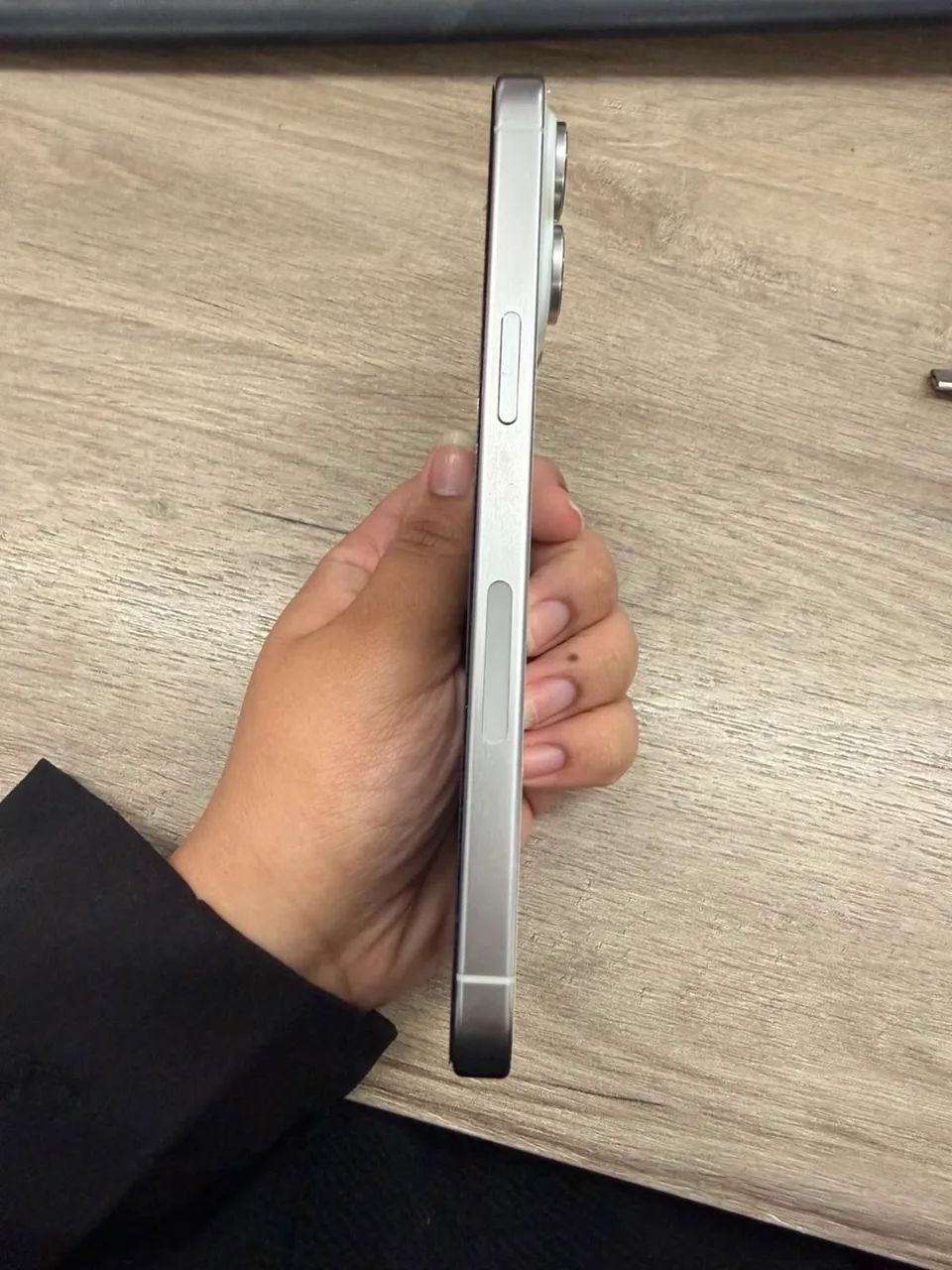  iPhone 15 Pro Max 256 GB - Titânio Branco - Foto 4