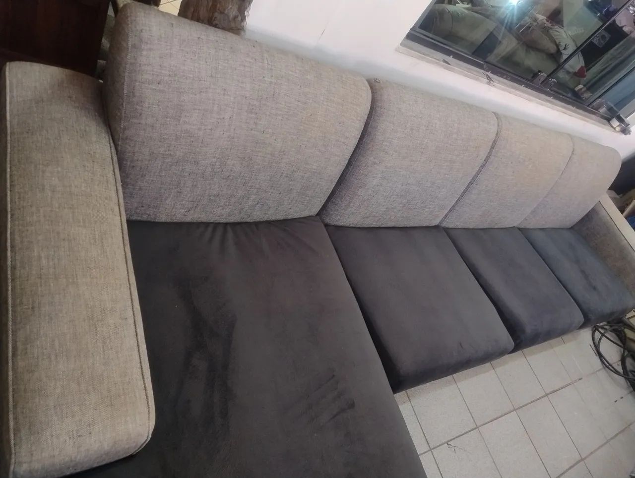 Sofá em Tecido com Chaise Grande