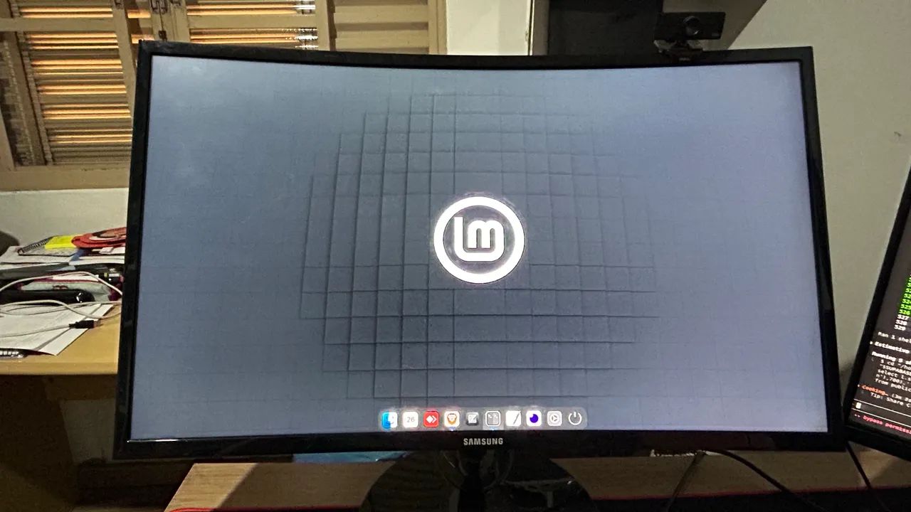 Monitor Samsung 27" Curvo - Foto 3