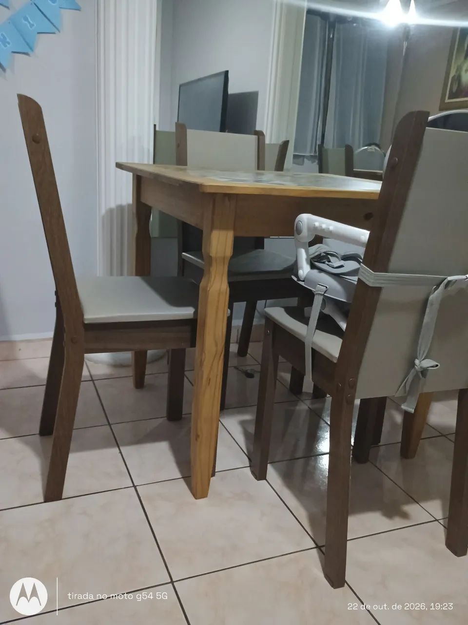 Mesa de jantar com 4 cadeiras seminovos  - Foto 3