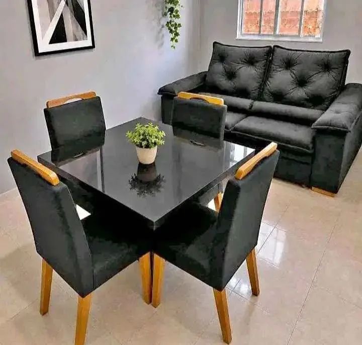 Kit sofá + conjunto de mesa com 4 cadeiras