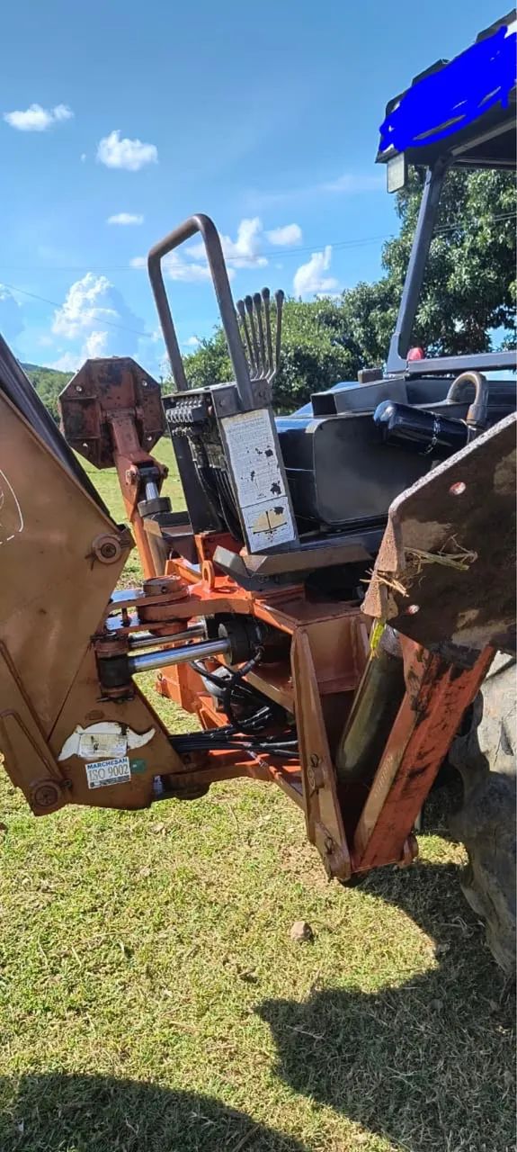Retroescavadeira Tatu Marchesan R-5 - Excelente Estado - Pronta para Trabalhar - Foto 3