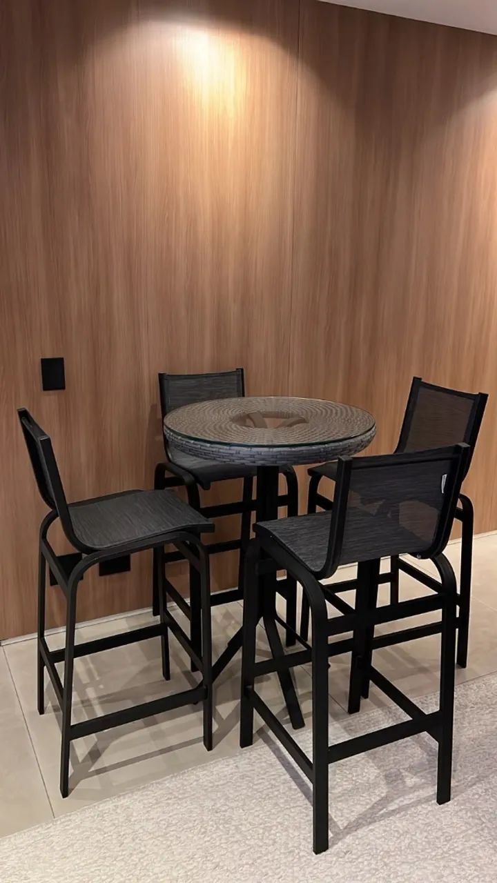 OPORTUNIDADE !!!!!   Mesa Bistro e 04 banquetas