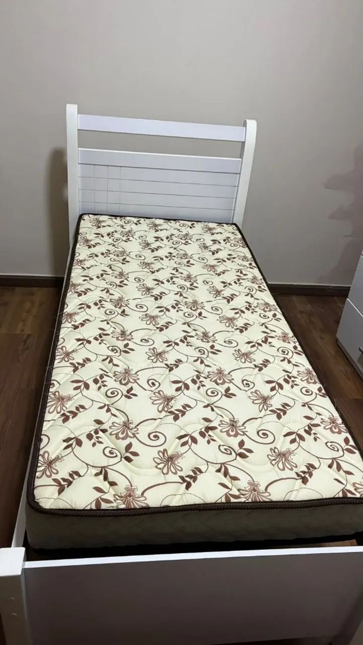 Cama solteiro com colchão 