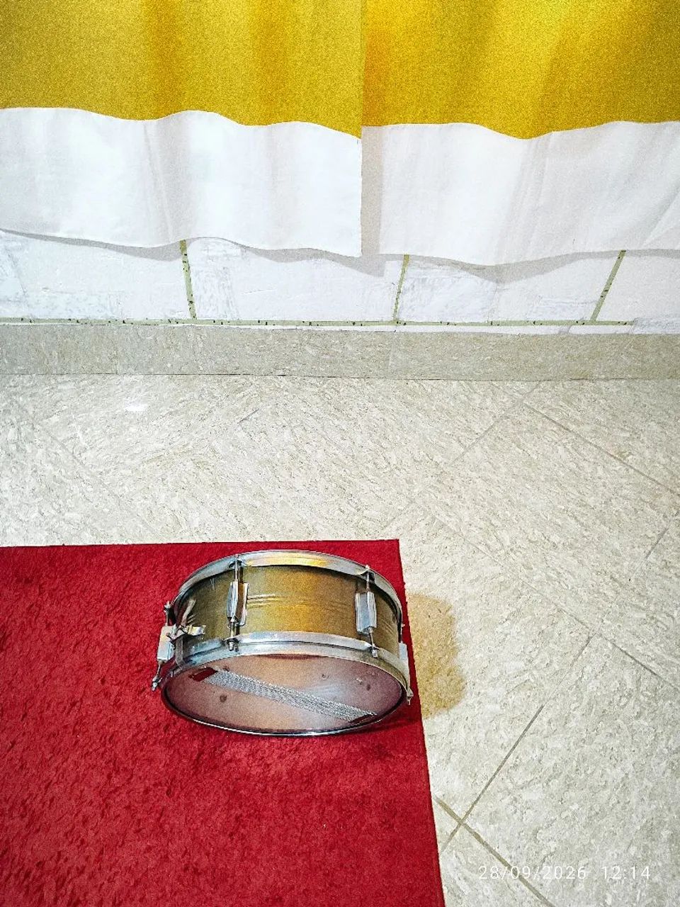 Vendo uma caixa de bateria em aço dorada @4 polegadas 6 afinação simples detalhes usada - Foto 5