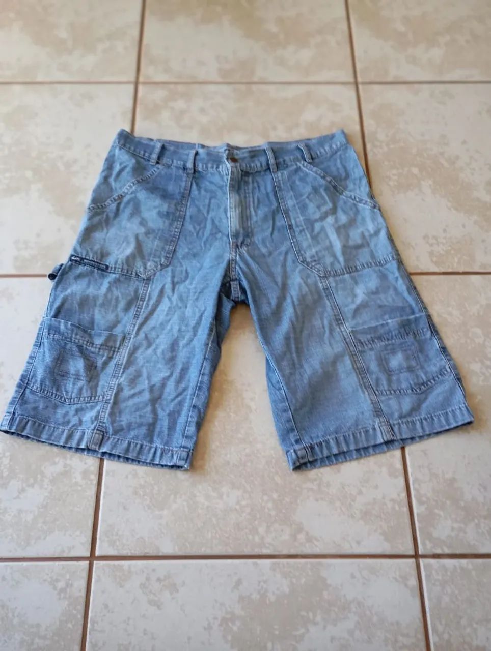 Bermuda Questão de Estilo cargo jeans tamanho 46 - Foto 2