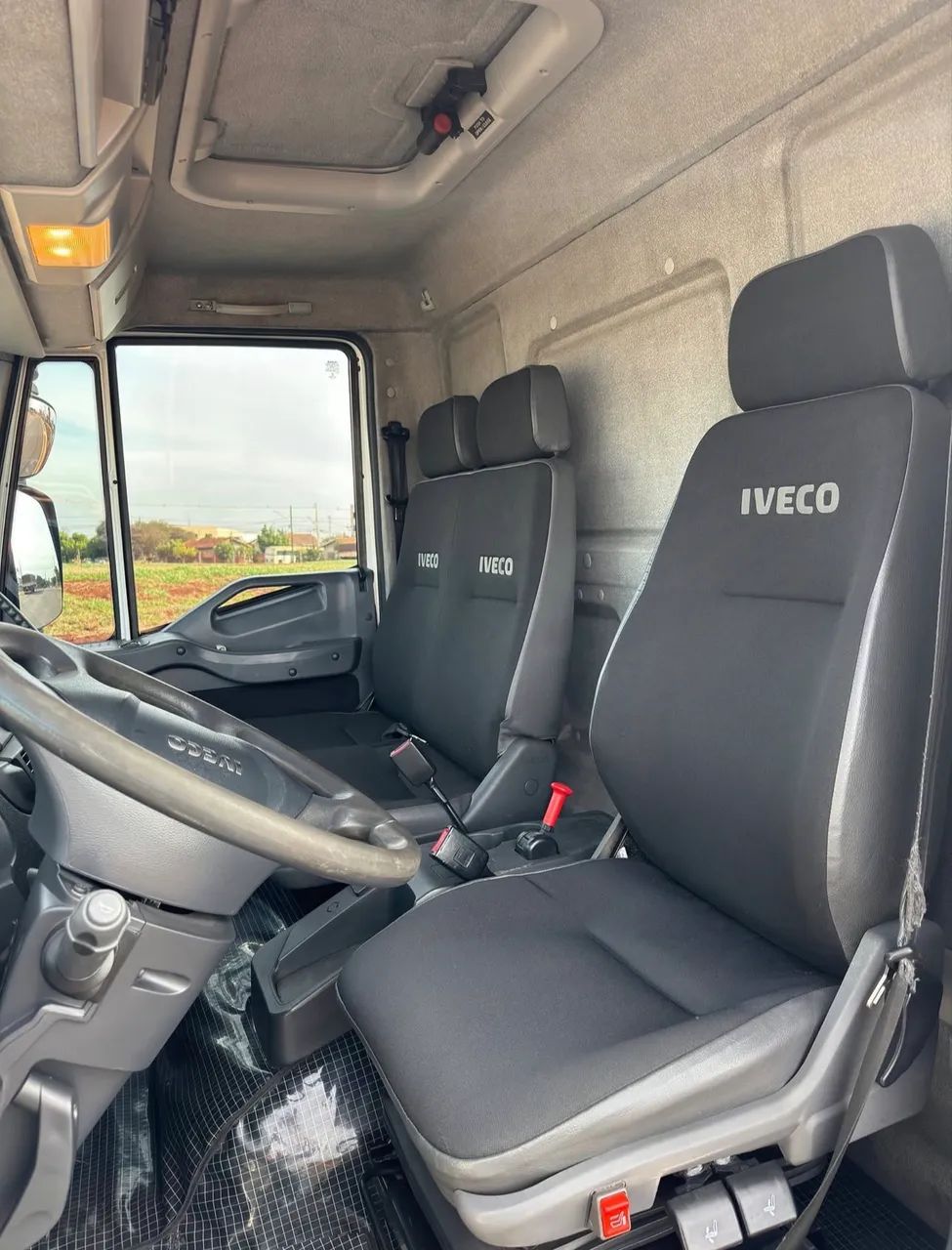 IVECO  9-190 Tector Baú  - Foto 4