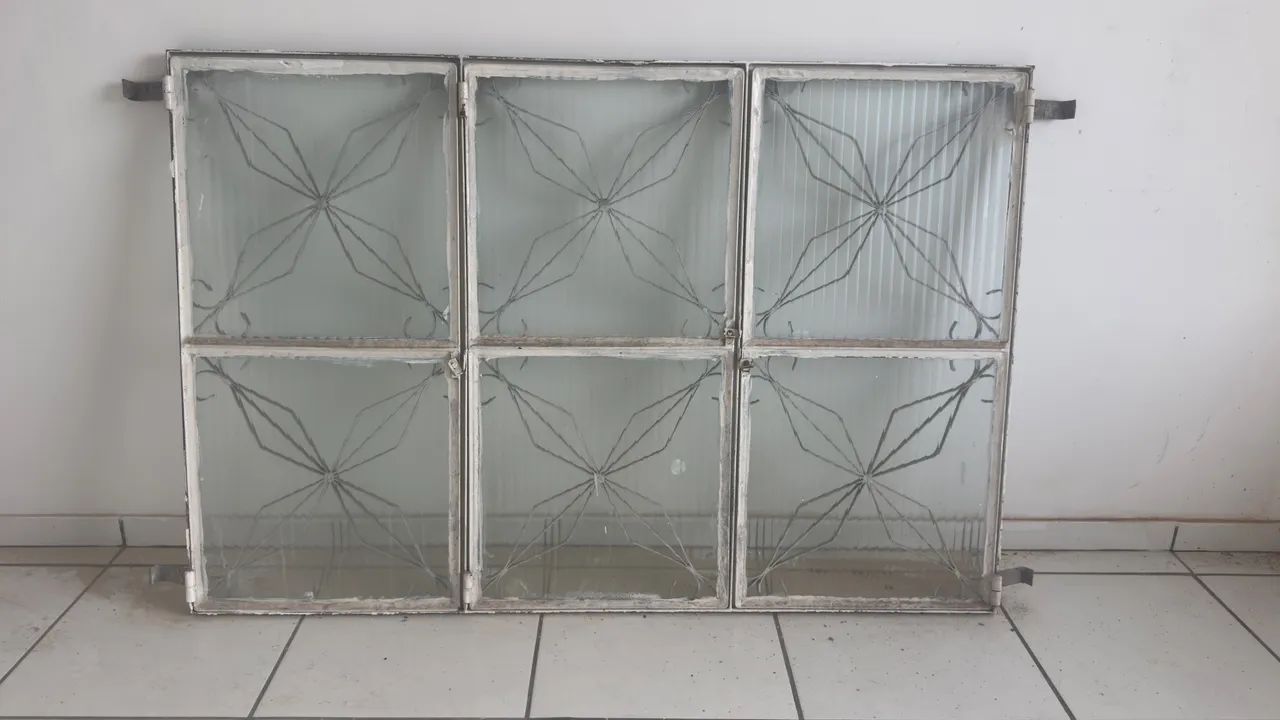 Vendo porta e janela de ferro