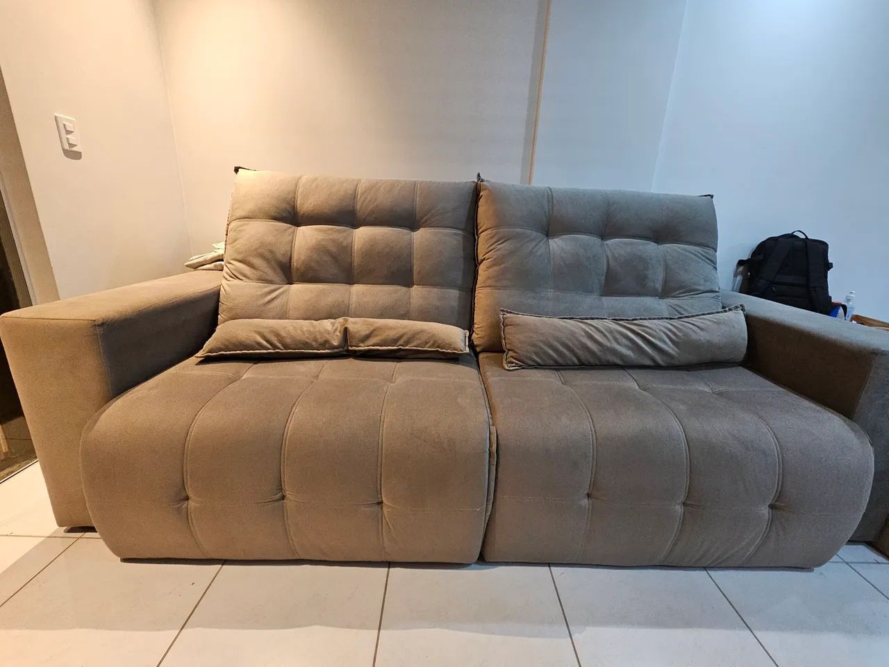 Sofá Cama 2 Lugares Suede Cinza Usado - Foto 3