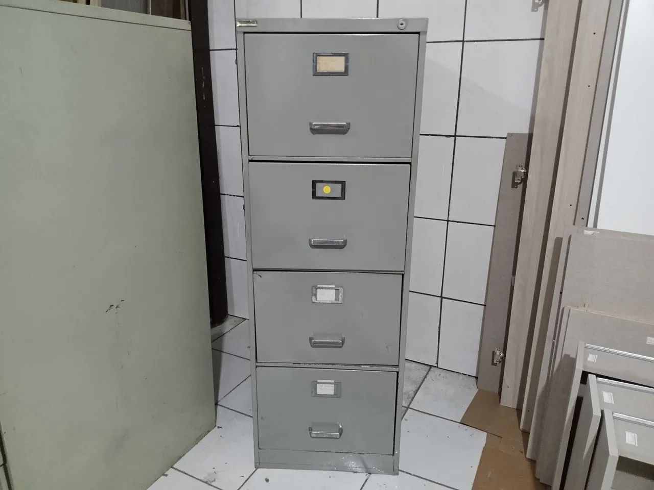 Arquivo de Aço com 4 Gavetas 