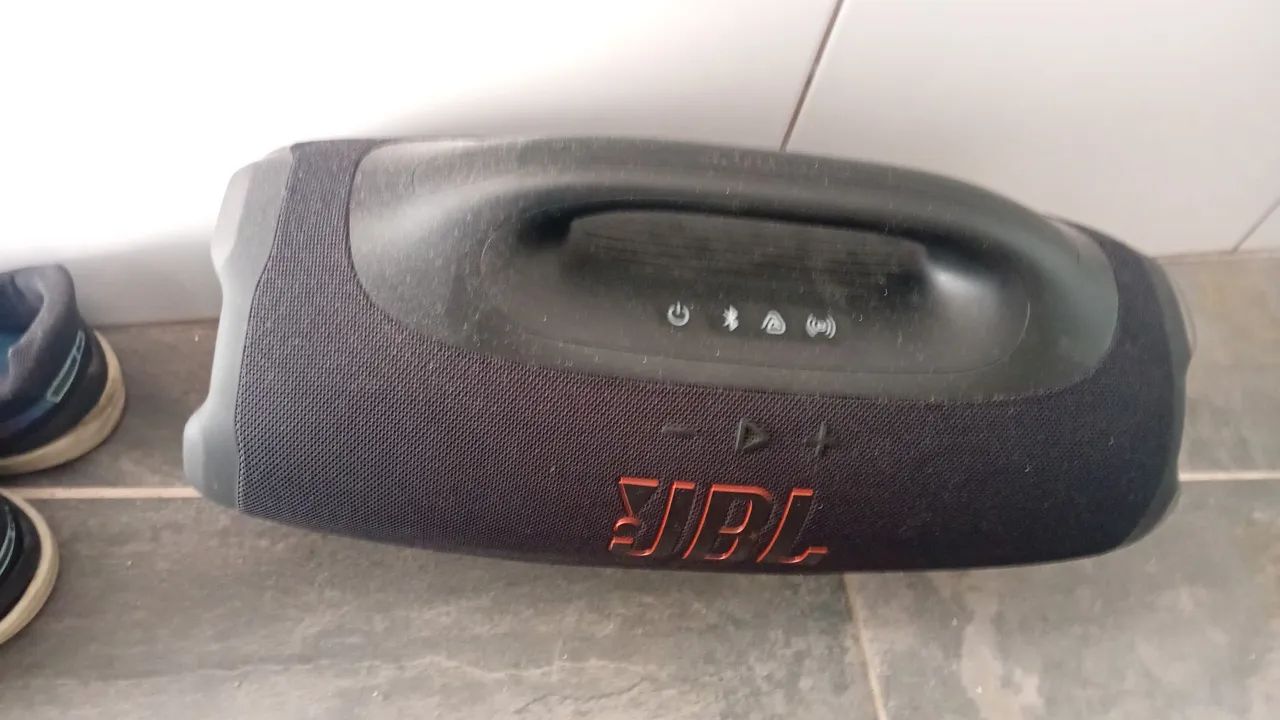 JBL bombox 4