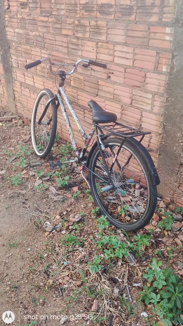 Venda-se bike                      está com o pneu furado mais esta em boas condições 