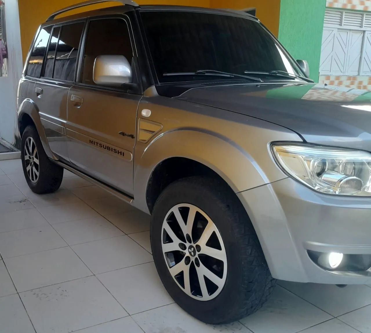 Mitsubishi Pajero 2012