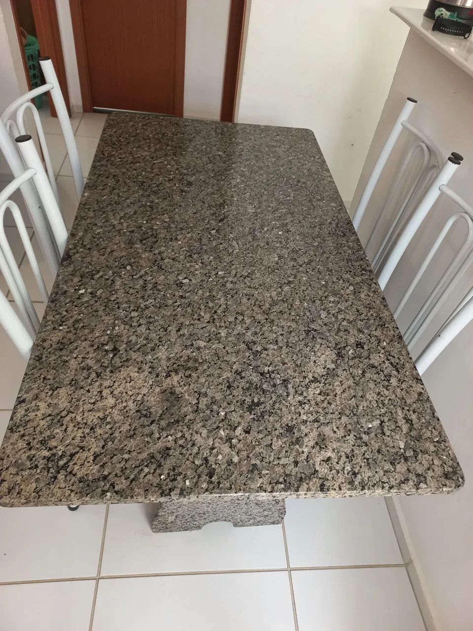 Mesa de Granito com 4 cadeiras - Foto 2