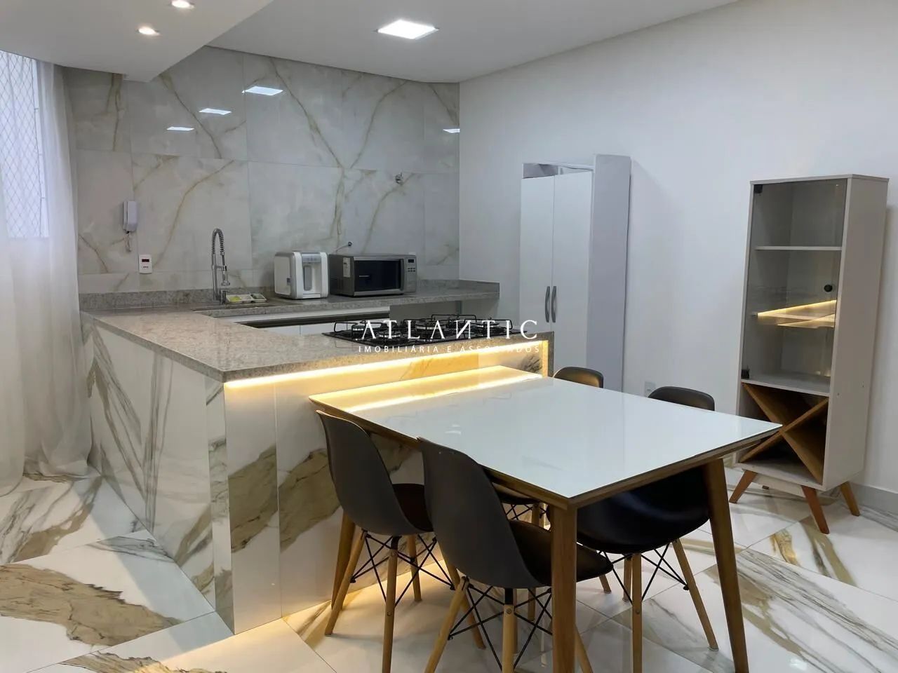 Apartamento no Condomínio Castelo com 2 quartos - Itapuã - V.V. / ES