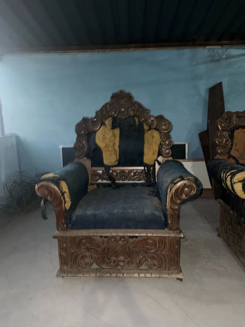 Vendo sofá antigo de madeira para reforma - Foto 4