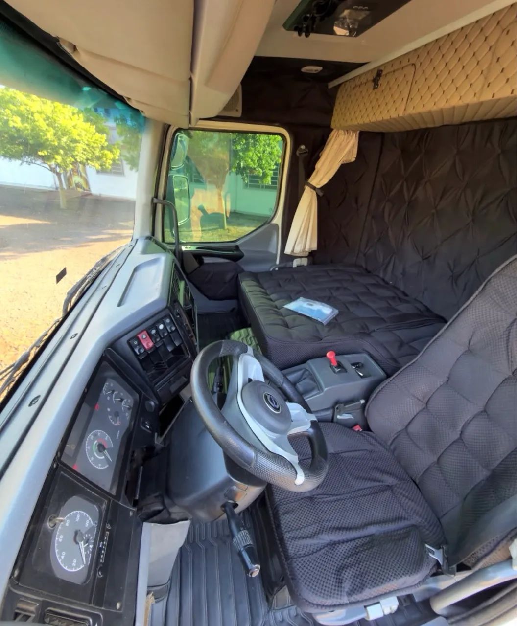 Volvo VM 260  - Foto 2