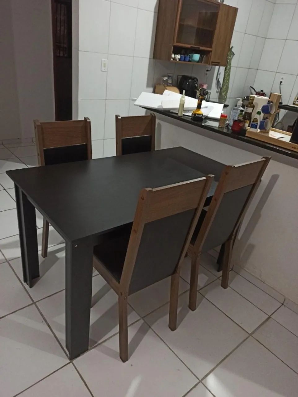 Conjunto Sala de Jantar Mesa Tampo de Madeira com 4 Cadeiras